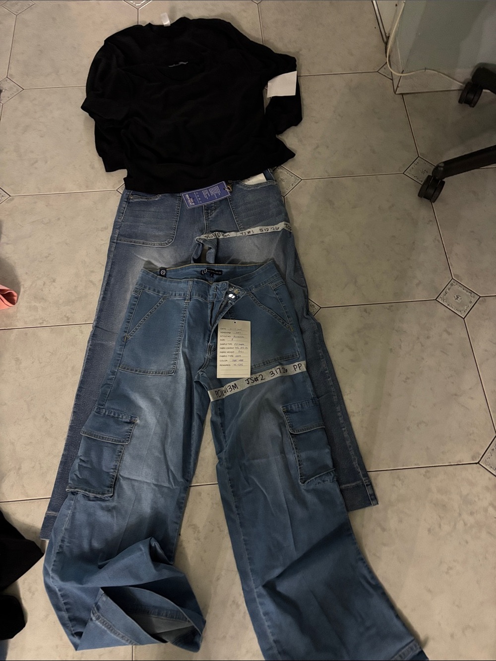 2 Women’s Boot Cut Cargo Jeans in Denim Blue and 2 Women Tops Large AI